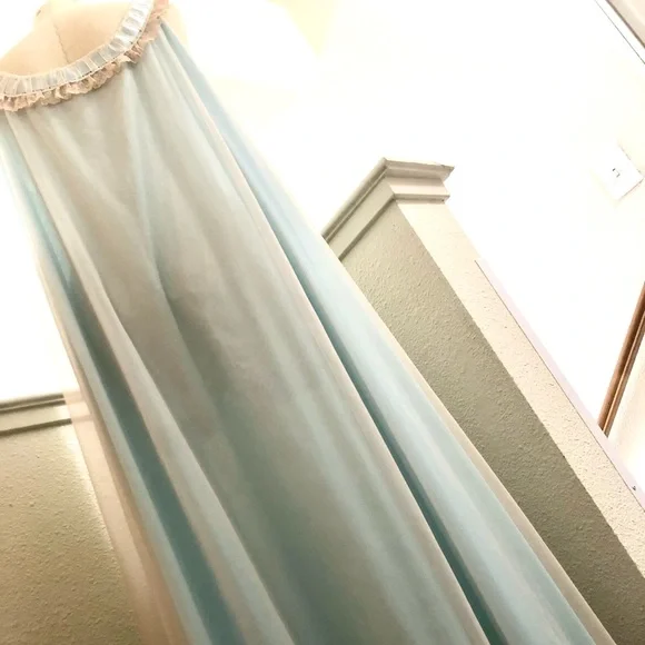 OOAK RARE VINTAGE LIKE NEW!! Blue Full Lace Robe and Gown Set - Picture 14 of 16